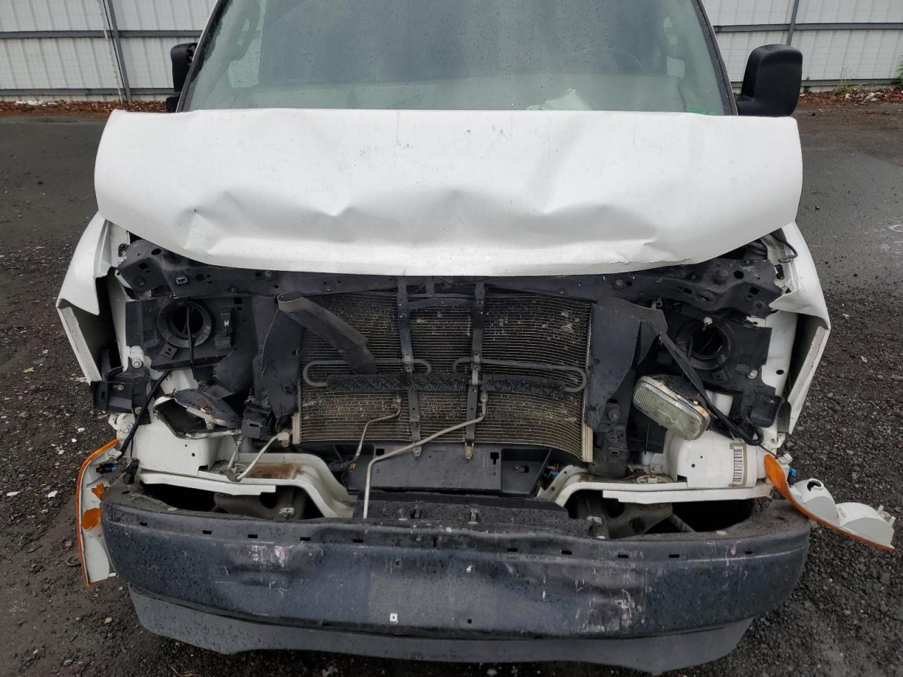 Chevrolet Express Image 12